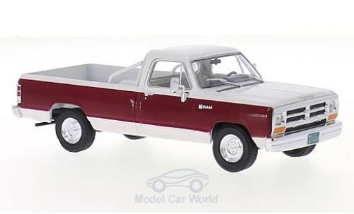 Miniature Dodge RAM 1/43 WhiteBox Ram blanche/rouge 1987 Dodge RAM 1/43 WhiteBox Ram blanche/rouge 1987 miniature