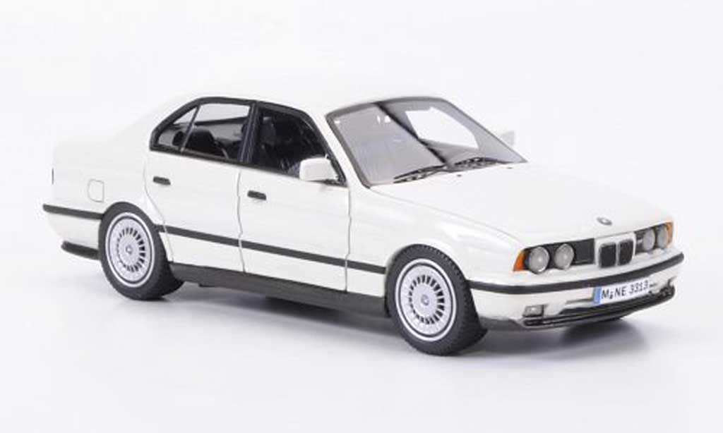 BMW M5 E34 1994 dunkelgrün metallic Modellauto 1:43 Neo Scale Models 