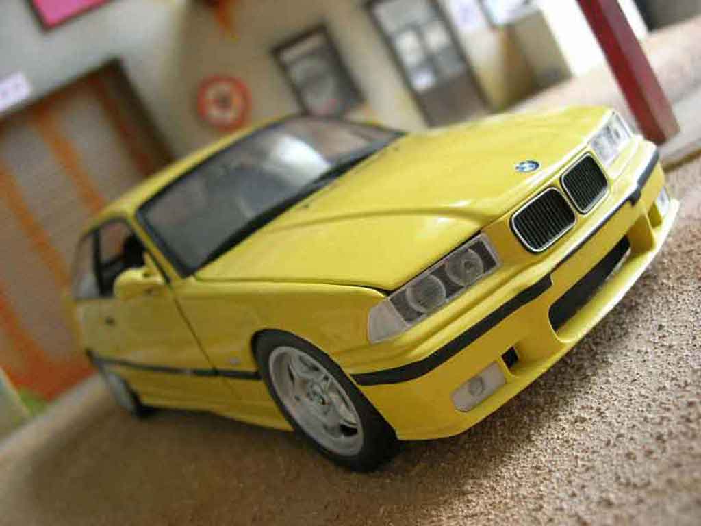 BMW M3 (E36) Cabriolet 1995 rot – Ottomobile 1:18 Resine – Supercars  Modellauto