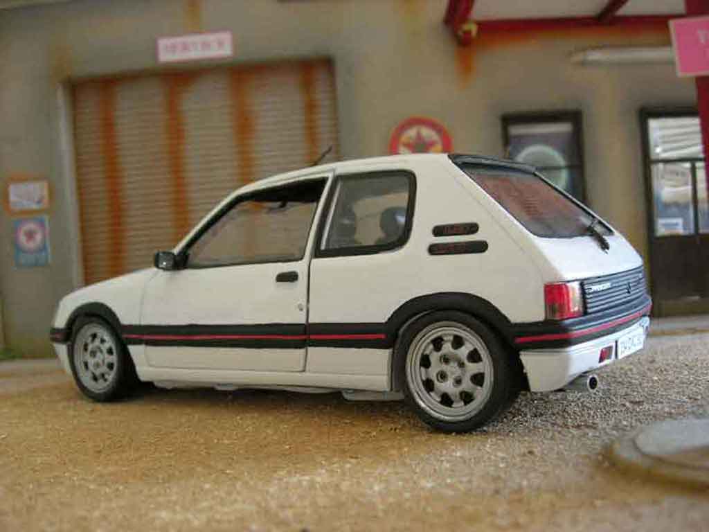 Véhicule [HO] : Peugeot 205 GTI, Blanc Meige - SAI 6311 - Paris Modélisme