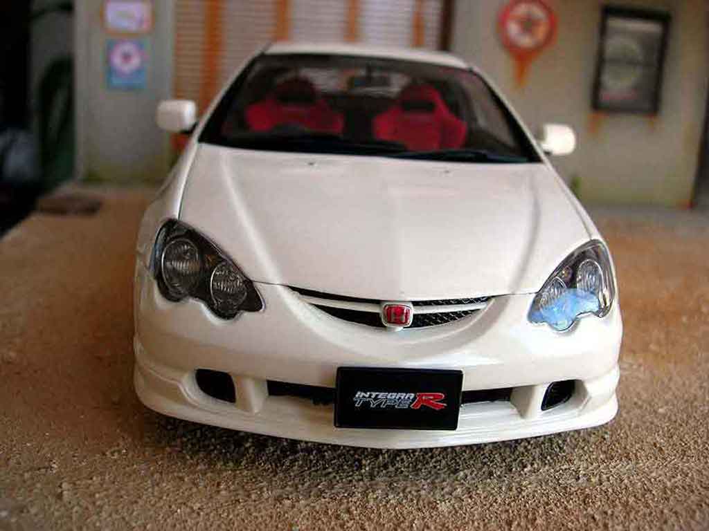 AUTOart 76072 – Modellino In Miniatura McLaren 720S 2017, Scala 1:18, Colore Memphis Red, Composito, Da Collezione