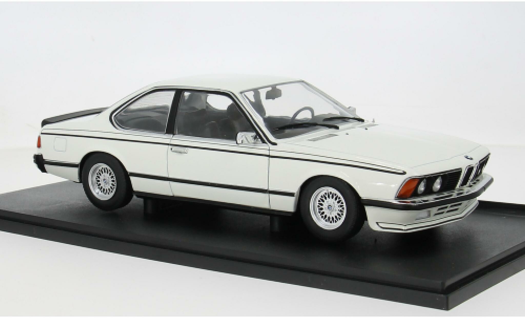 Bmw 635 1/18 Solido (E24) CSi blanche 1:18 miniature