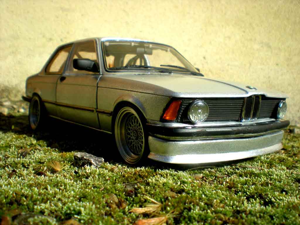 Bmw: Retrouvez Sur Cette Page Les Voitures Miniatures Ou Modèles Réduits  Automobile De Collection De La Marque Bavaroise Bmw Reproduits À L'échelle  1/18 1/24 Ou 1/43 Disponibles Sur Stock - MiniatureAuto