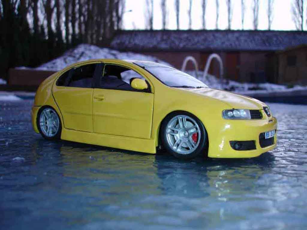 Miniature Seat Leon 1/18 Burago Cupra R 