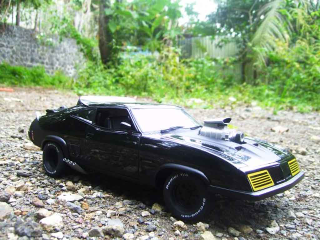 Mad Max ROAD WARRIOR INTERCEPTOR 1/18 Autoart falcon 1973