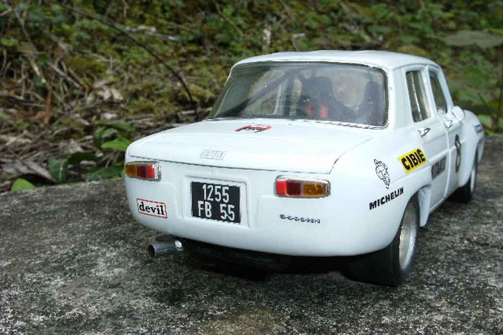 Renault 8 Gordini 1/18 Solido Gordini blanche jantes larges et kit carrosserie dinacar