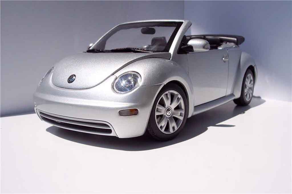 Volkswagen New Beetle cabriolet 1/18 Burago cabriolet grise metallisee miniature