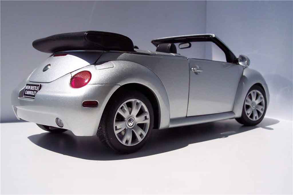 Volkswagen New Beetle cabriolet 1/18 Burago cabriolet grise metallisee