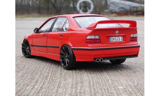 Bmw 318 tuning 1/18 Ut Models E36 is rouge jantes M3 E92 et swap moteur M3 E36 miniature
