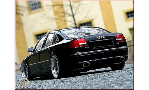 Audi A8 berline 1/18 Kyosho noire jantes 20 pouces miniature