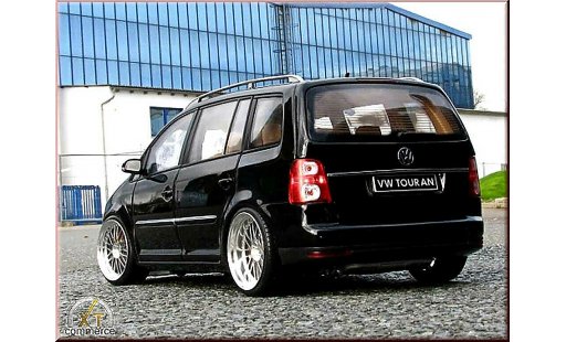 Volkswagen Touran Base 1/18 Shanghai Volkswagen noire jantes alu 18 pouces miniature