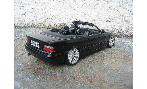 Bmw 325 Cabriolet 1/18 Maisto E36 noire jantes chromees miniature