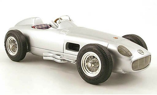 Mercedes W 196 Base 1/18 CMC weltmeister j.m.fangio 1954 miniature