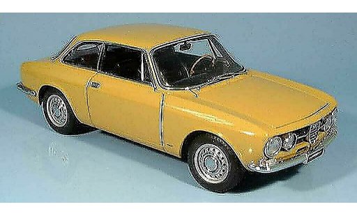 Alfa Romeo 1750 gtv 1/18 Autoart beige millennium edition 1967 miniature
