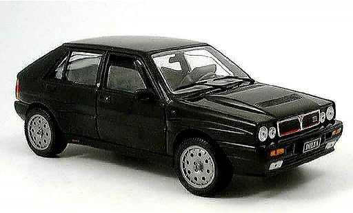 Lancia Delta HF Integrale 1/18 Sun Star noire miniature