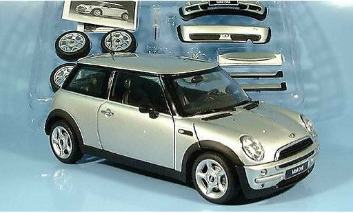 Mini One Base 1/18 Kyosho metalliseemit Tuningteilen miniature