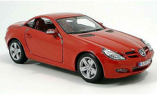 Mercedes Classe SLK Base 1/18 Maisto rouge toit ferme 2004 miniature