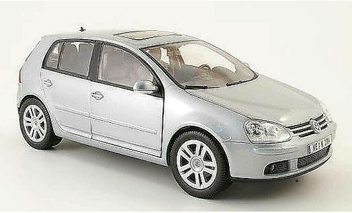 Volkswagen Golf Base 1/18 Burago grise 2003 5 portes miniature