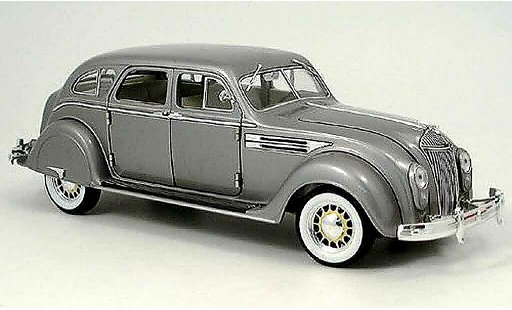 Chrysler Airflow Sedan 1/18 Signature grise 1936 miniature