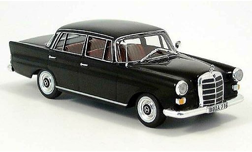 Mercedes 200 Base 1/43 IXO D (W110) noire miniature