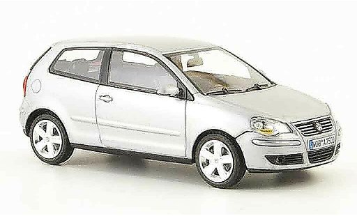 Volkswagen Polo Base 1/43 Minichamps grise metallisee miniature