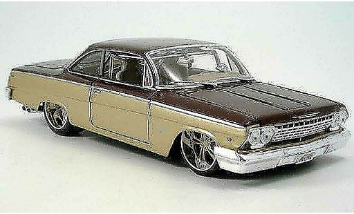 Chevrolet Bel Air tuning 1/18 Maisto 1962 or marrontuning car miniature