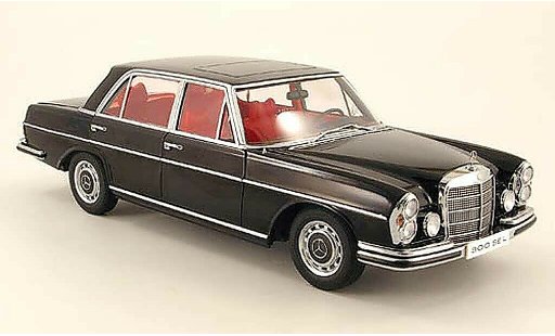 Mercedes 300 6.3 1/18 Autoart noire 1970 miniature