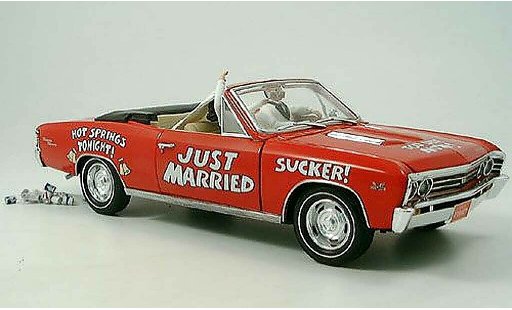 Chevrolet Chevelle Coupe 1/18 Ertl 1967 rouge just married miniature