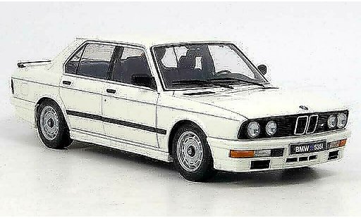 Bmw M5 berline 1/18 Autoart E28 535i blanche 1985 miniature