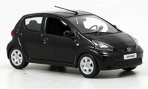 Toyota Aygo Base 1/43 Minichamps noire 2005 miniature