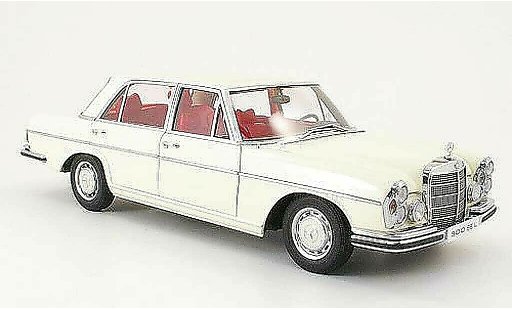 Mercedes 300 6.3 1/18 Autoart blanche 1970 miniature