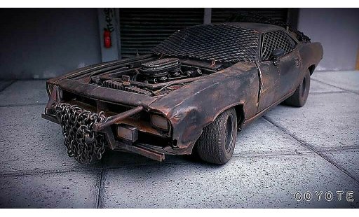 Plymouth Cuda Zombie Crusher 1/18 Highway 61 madmax miniature