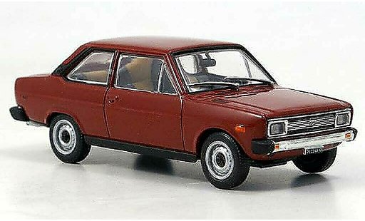 Fiat 131 Mirafiori 1/43 Starline rouge 1971 miniature