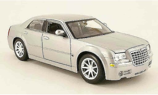 Chrysler 300C Sedan 1/18 Maisto grise clair metallized 2005 miniature