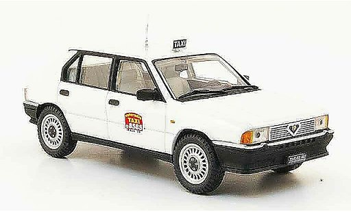 Alfa Romeo 33 1.3 1/43 Pego blanche taxi mailand miniature
