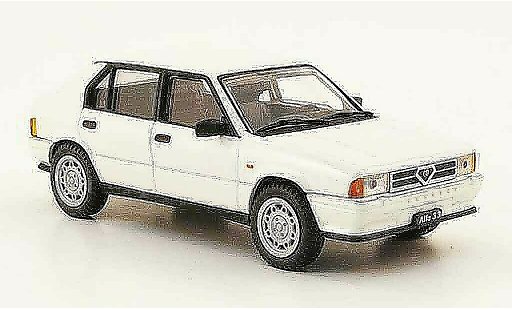 Alfa Romeo 33 1.5 quadrifoglio verde 1/43 Pego blanche 1983 miniature