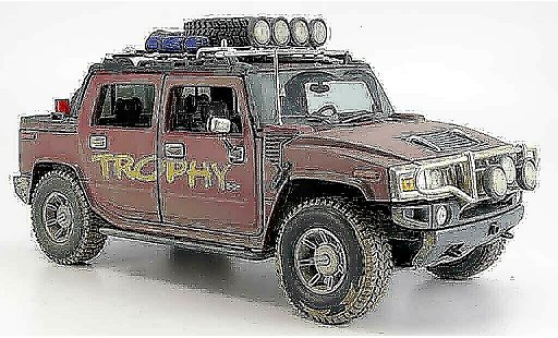 Hummer H2 SUT 1/18 Maisto trophy avec dreckspuren miniature