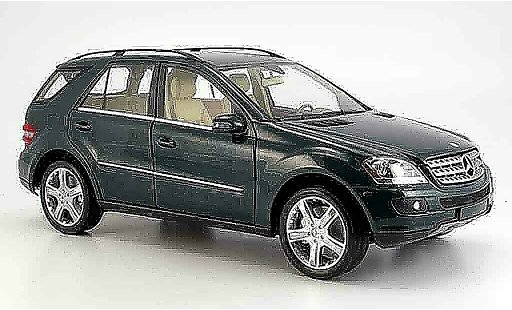 Mercedes Classe M Base 1/18 Minichamps verte 2005 miniature