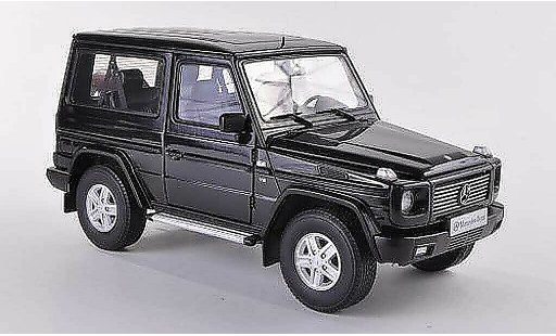 Mercedes Classe G SWB 1/18 Autoart noire 90er-Baureihe miniature
