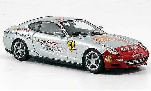 Ferrari 612 Scaglietti 1/43 Look Smart grise metallisee rouge 15000 rouge miles tour miniature