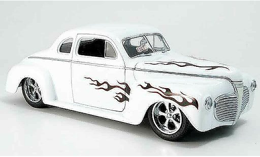 Plymouth Coupe Hot Rod 1/18 Yat Ming blanche miniature