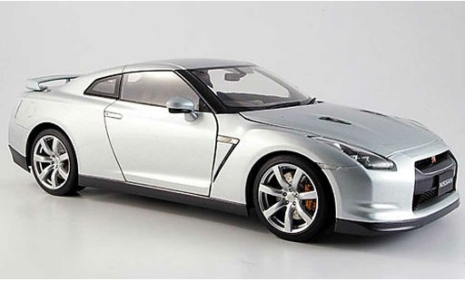 Nissan Skyline R35 1/18 Autoart gtr grise miniature