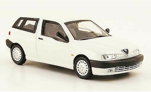 Alfa Romeo 145 berlina 1/43 Pego blanche 1995 miniature