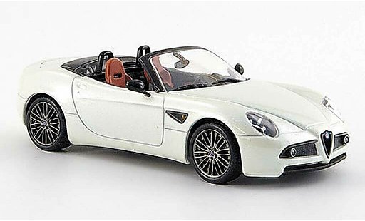 Alfa Romeo 8C competizione 1/43 M4 Spyder blanche Ausstellung Genf 2008 miniature