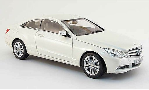 Mercedes Classe E Coupe 1/18 Norev (c 207) blanche 2009 miniature