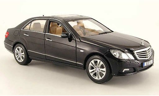 Mercedes Classe E Base 1/18 Maisto 350 (w 212) noire 2009 miniature