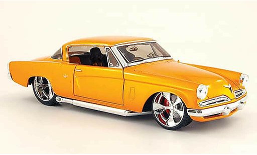 Studebaker Commander Starliner 1/18 Maisto orange 1953 miniature