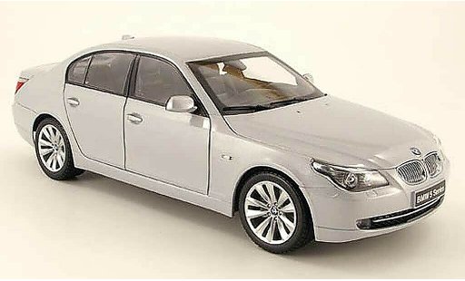 Bmw 550 E60 1/18 Kyosho facelift grise miniature