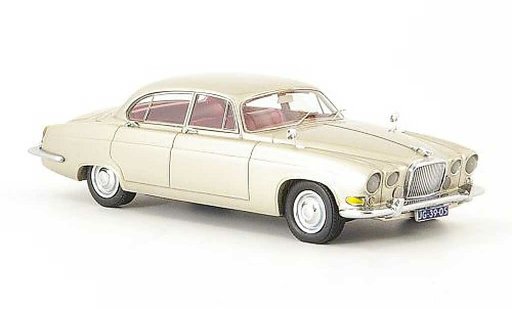 Jaguar MK 10 1/43 Neo beige 1967 miniature
