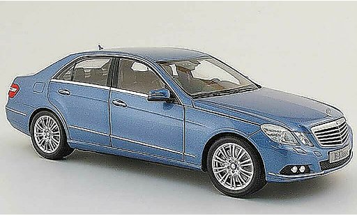 Mercedes Classe E Base 1/18 Minichamps (w 212) bleu 2009 miniature